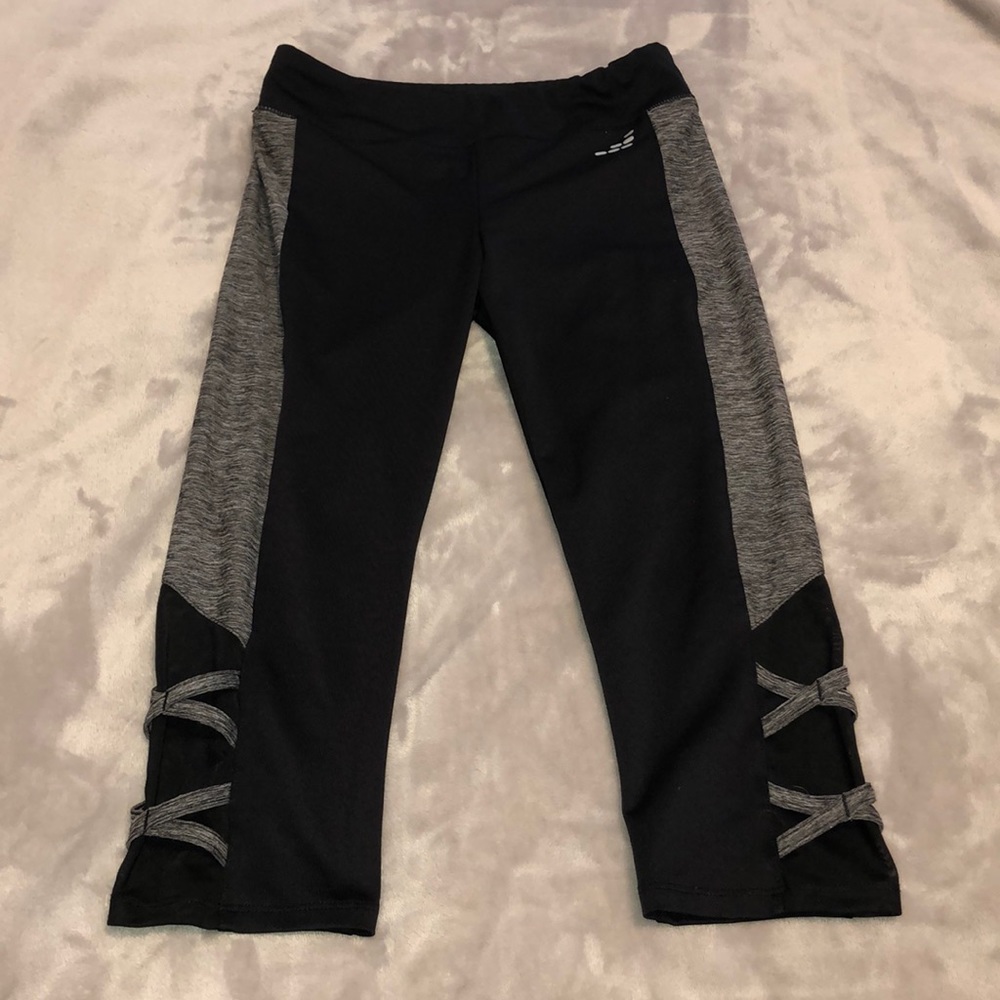 Black Cropped Exercise Leggings